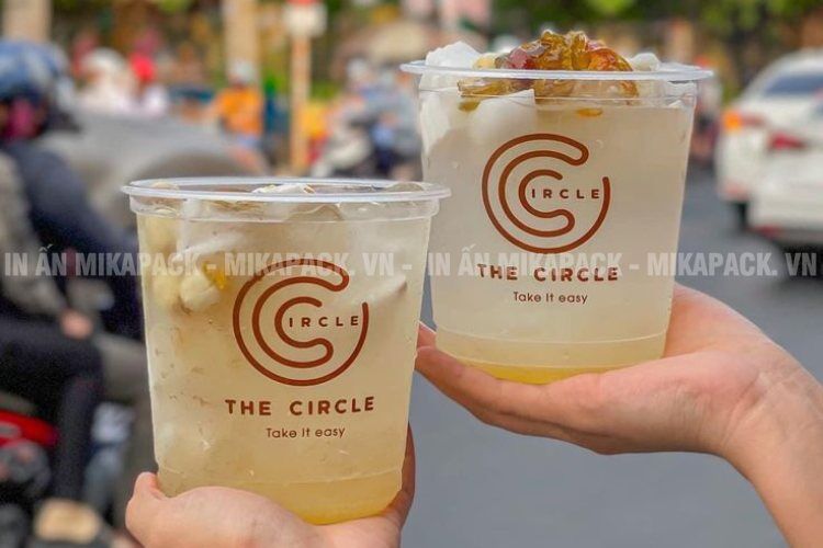 Dựa vào mô tả ly nhựa in logo, Mikapack sẽ hỗ trợ thiết kế hoàn toàn miễn phí.