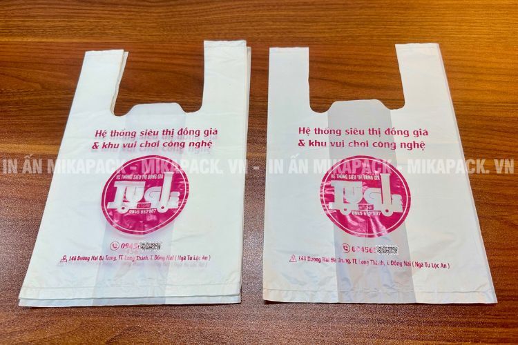 Đa số khách hàng tại Mikapack chọn in túi nilon siêu thị 1 màu để tối ưu chi phí.