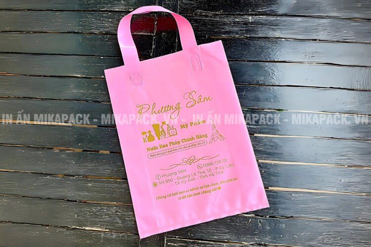 Mẫu túi ép quai đựng nước hoa in ấn đẹp mắt.