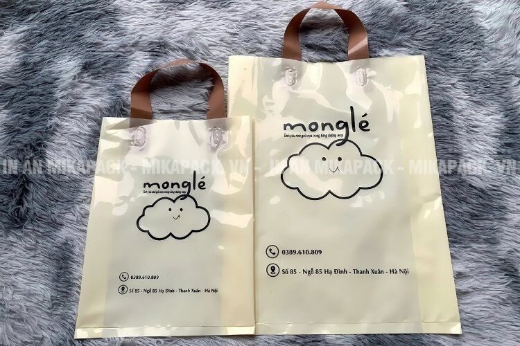 Mẫu túi ép quai đựng quần áo trẻ em in ấn bắt mắt. 