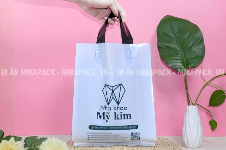 Mẫu túi xoài ép quai cho phòng khám nha khoa.