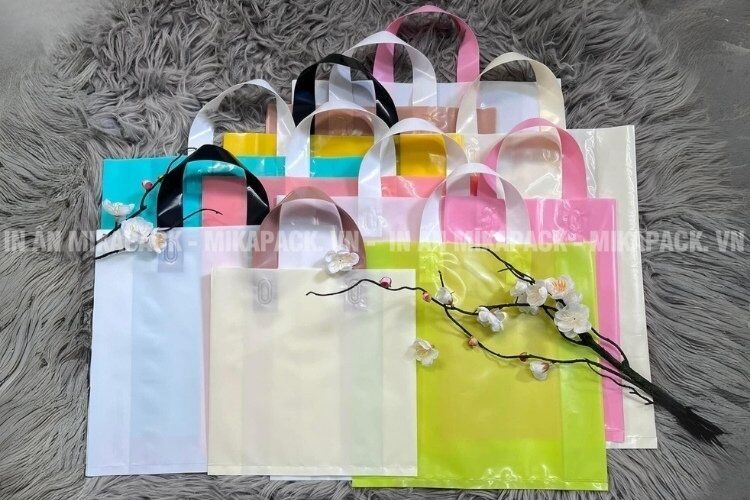 Quý khách hãy kiểm tra chất lượng mẫu túi ép quai trơn trước khi đặt in. 