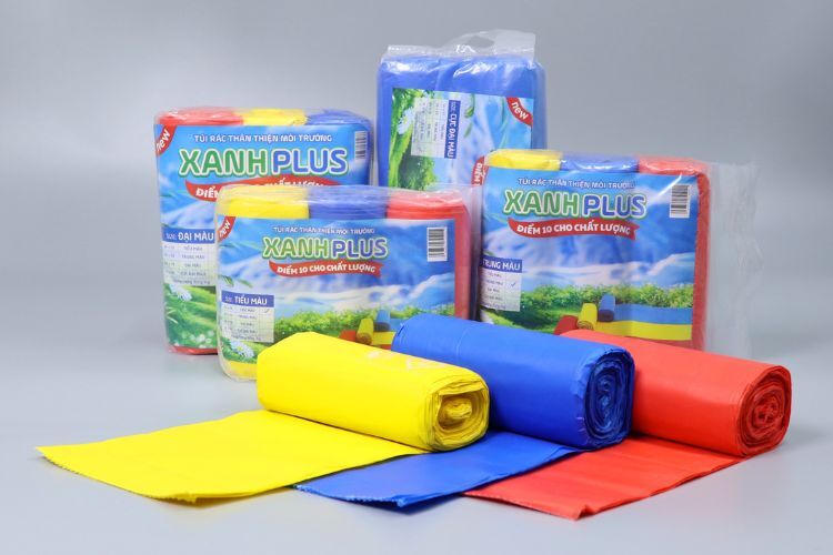 Túi rác tự hủy Xanh Plus cao cấp, độ bền và khả năng tự hủy vượt trội.