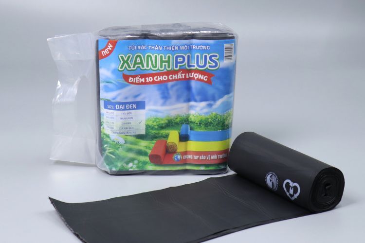 Túi rác tự huỷ Xanh Plus màu đen in nhãn sinh thái uy tín.