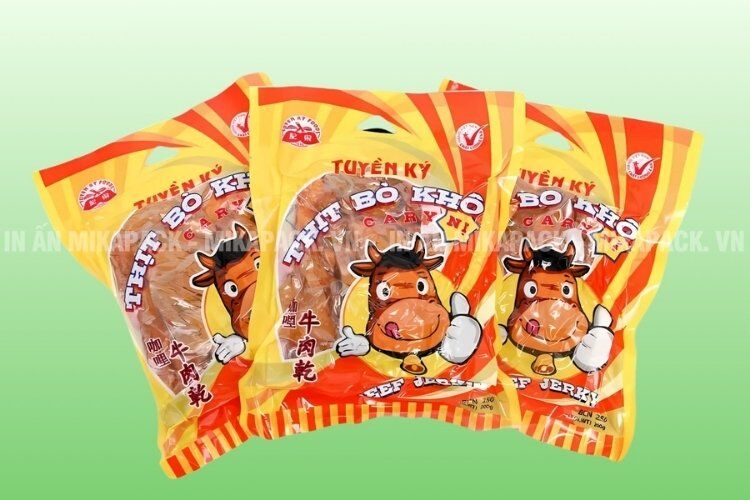 Bao bì hút chân không dày dặn, chịu nhiệt tốt, giúp bảo quản khô bò tốt hơn.