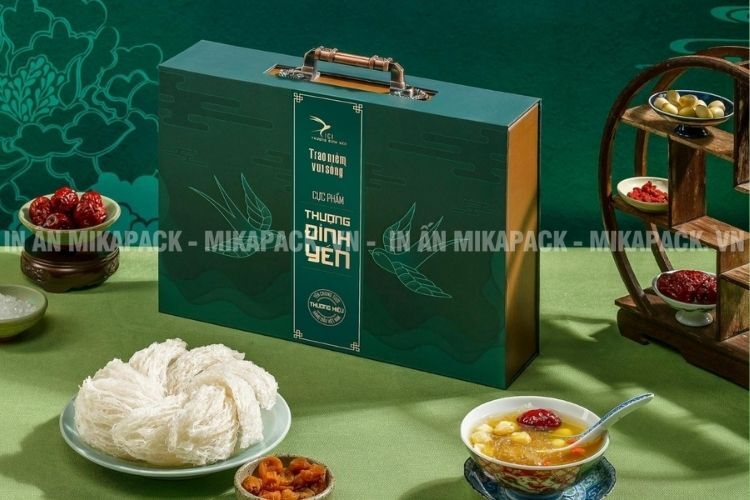 Bao bì thiết kế sang trọng được tận dụng để làm quà tặng.