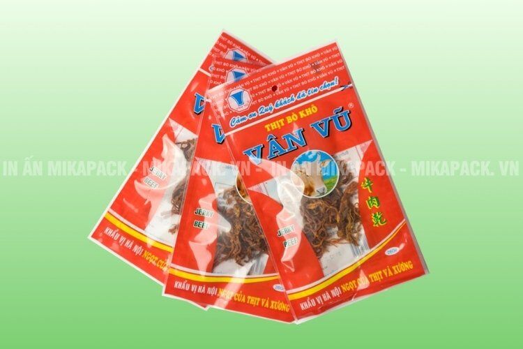 Túi 3 biên có đục lỗ treo tiện lợi, giúp trưng bày đẹp mắt trên kệ hàng.