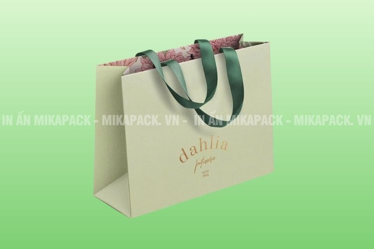 In túi giấy ép kim giúp tăng tính thẩm mỹ, giá trị sản phẩm bên trong