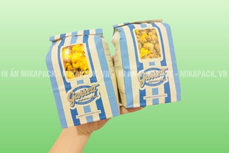 Mẫu túi đựng bắp rang bơ thiết kế cửa sổ nhỏ để khách hàng dễ nhìn thấy