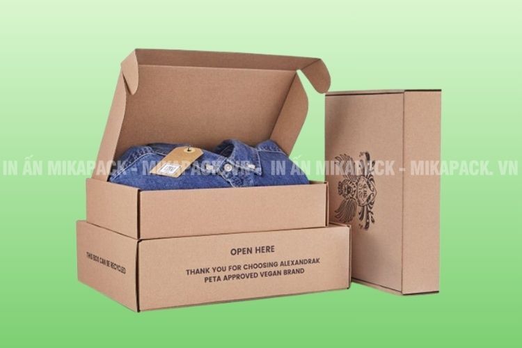 Hộp giấy đựng quần áo thường làm từ chất liệu giấy Kraft, Ivory, Duplex