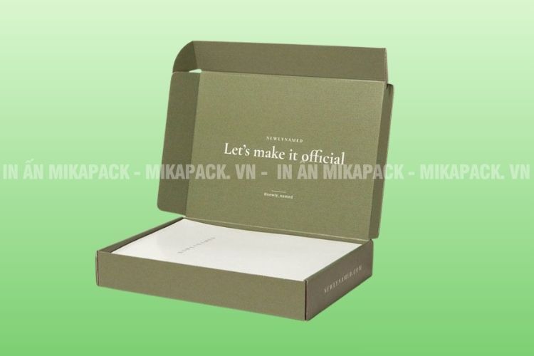 In hộp giấy đựng quần áo nắp gài 